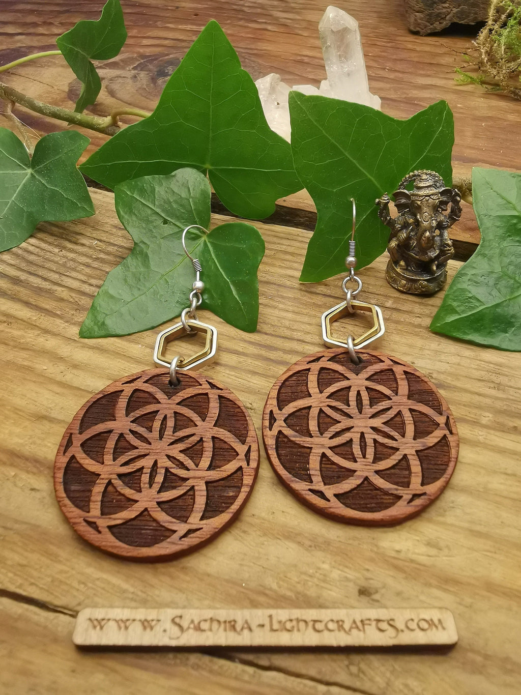 Mahagoni Holz Ohrringe mit großem Lebenssamen Design ~*~ Lasercut hölzerner Schmuck, leichte Mandala Heilige Geometrie Muster