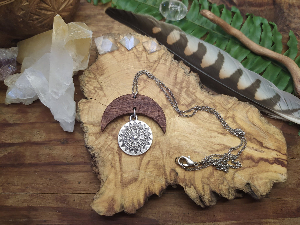 Mahagonie Holzmond Halskette mit Sonnen Anhänger ~*~