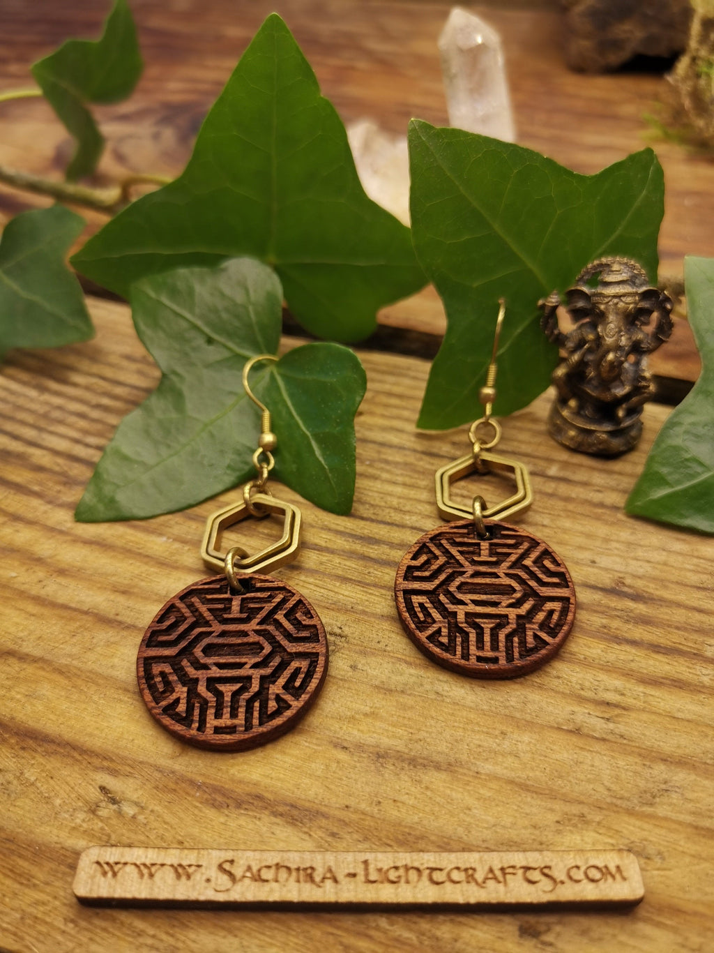 Mahagoni Holz Ohrringe, Messing Hexagon, Lasercut hölzerner Schmuck, Südamerikanisches Mandala Heilige Geometrie Muster