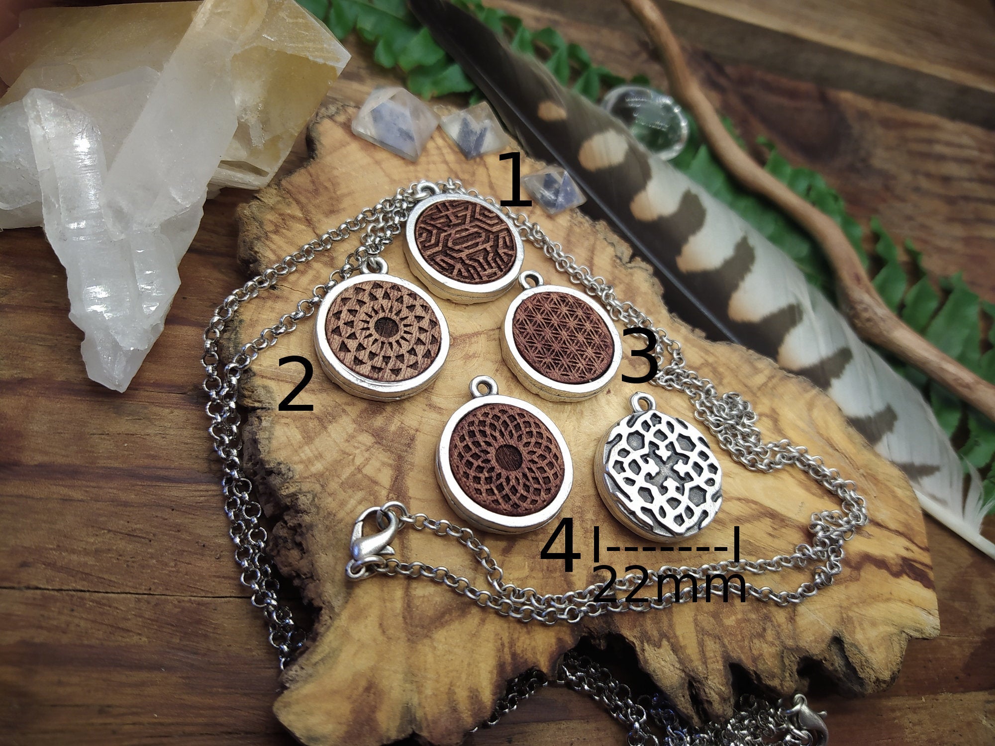 Mahagonie Holz Halskette in silberner keltischer Messing Rückseite ~*~ Kraftsymbol Anhänger